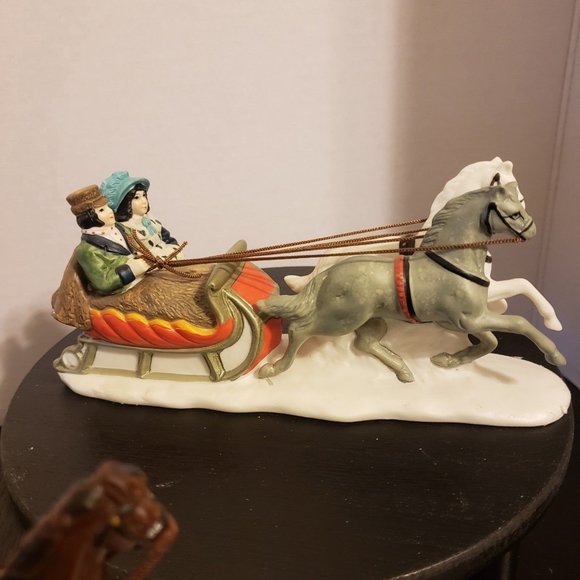 Department 56 Sleighride & Dover Coach Heritage Village Collection - Picture 2 of 8